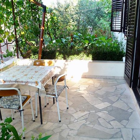 Apartments By The Sea Pisak, Omis - 658 Mimice Exterior foto